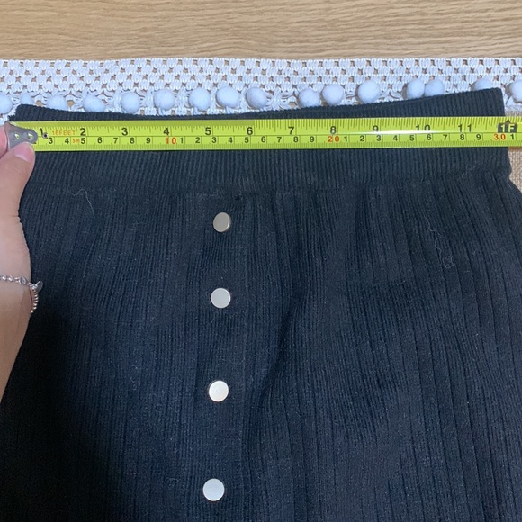 Soft and Warm Black knit skirt with matte gold buttons - Picture 7 of 9